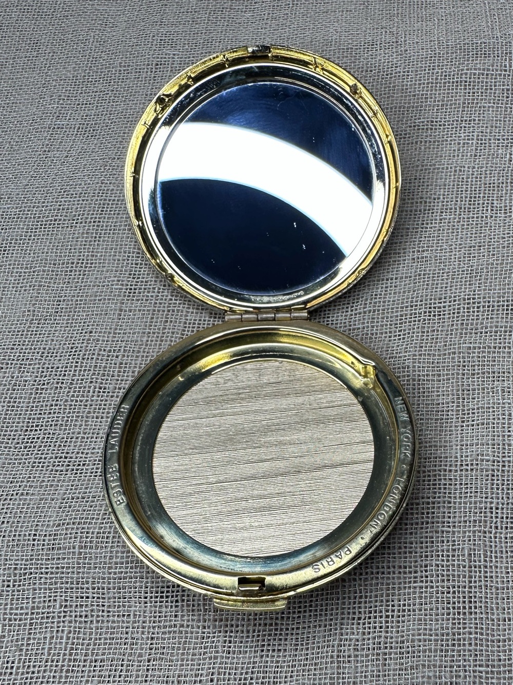 VTG Estée Lauder "Golden Alligator" Lucidity Powder Compact - Picture 3 of 6